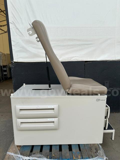 UMF Medical 5240 Exam Chair