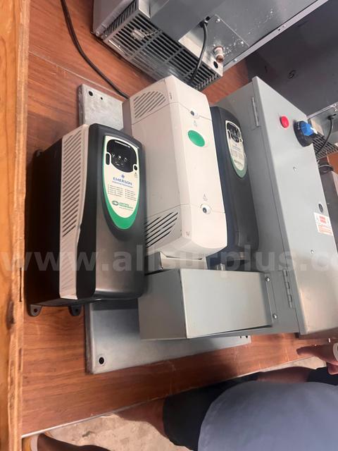 EMERSON SK3201 CONTROL TECHNIQUES COMMANDER SK AC DRI 230VAC 15HP w/ControlPanel