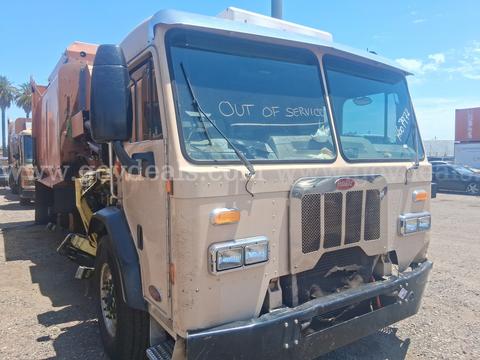2016 Peterbilt 320 Garbage Truck