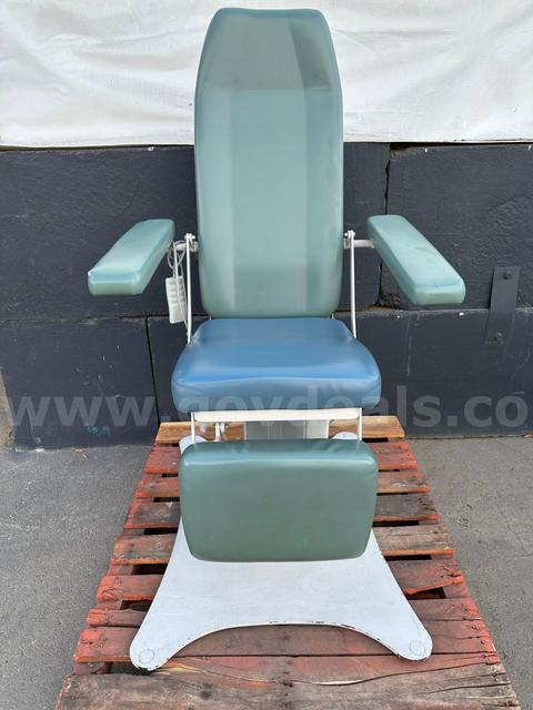 UMF Medical 8678 Power Phlebotomy Chair