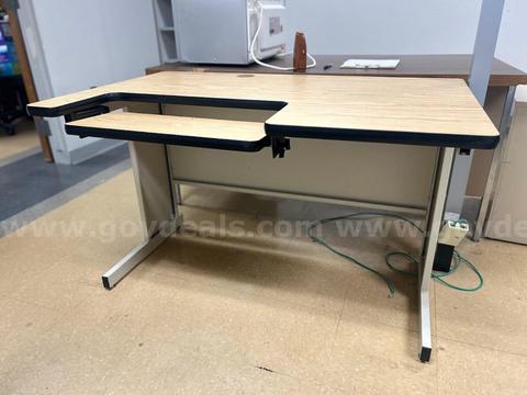 Desk with metal legs, light wood top