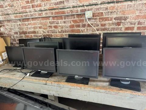 11 COMPUTER DELL MONITORS - VARIOUS SIZE AND MODELS