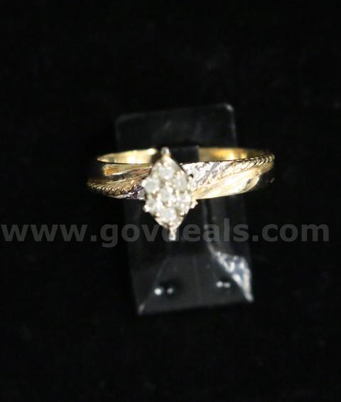 14K Yellow Gold Cluster/Solitaire Design Ring With Diamonds, 2.6 Grams