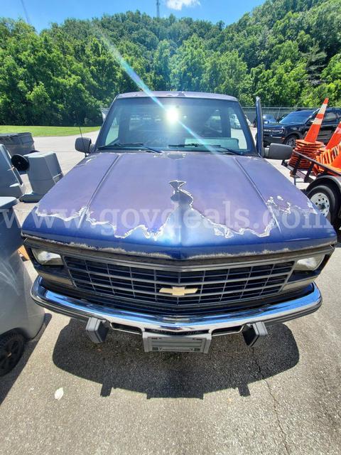 1993 Chevrolet C/K 1500 Reg. Cab 8-ft. Bed 4WD