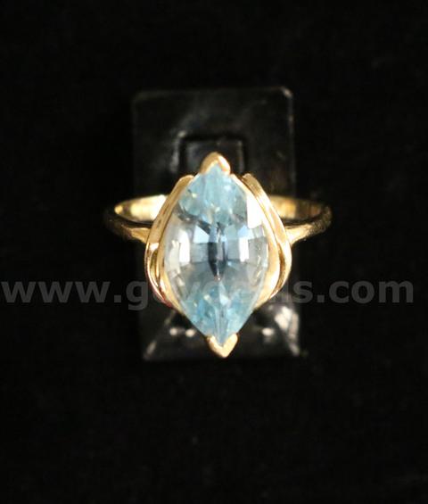 14K Yellow Gold Ring With Blue Topaz, 3.5 Grams
