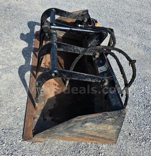 CAT GRAPPLE BUCKET FOR SKID STEER (1)