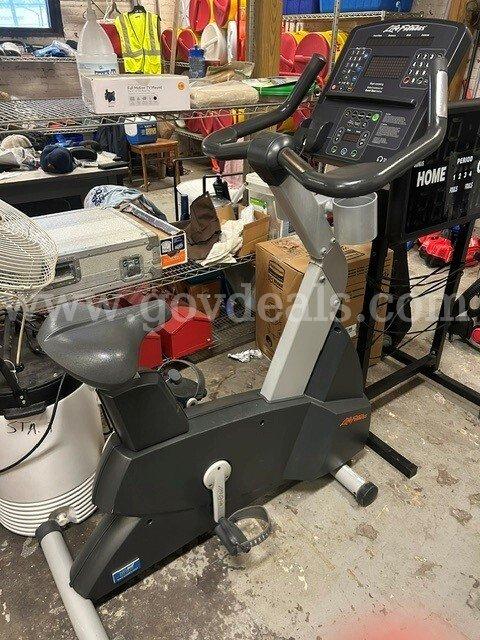 Life CLSC Fitness Upright exercise bike
