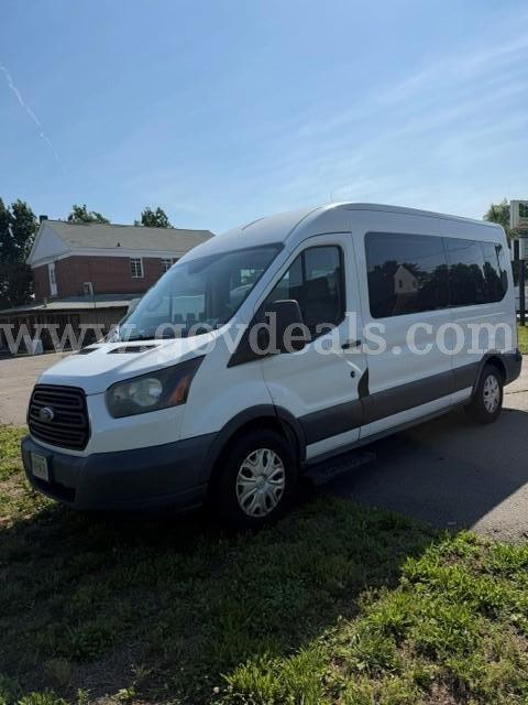 2015 Ford Transit 350 Wagon Med. Roof XL w/Sliding Pass. 148-in. WB