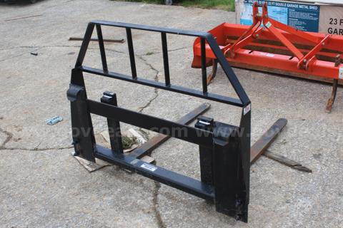 Kivel Pallet Forks with John Deere Quick Attach