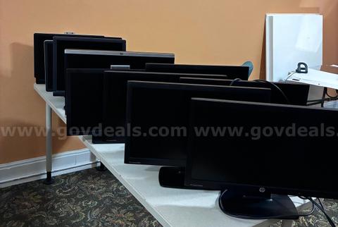 Lot of 11 HP & Dell Computer Monitors- 17”-22” LCD -used