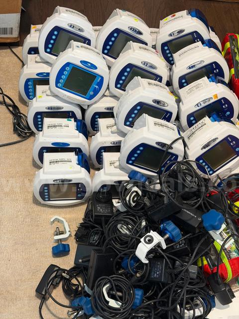 29x kangaroo coviden feeding pumps with clamps chargers and batteries