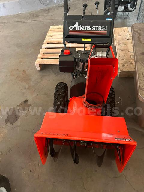 Ariens ST924 Snow Blower 4-Cycle 6-Speed Heavy-Duty Model 924093