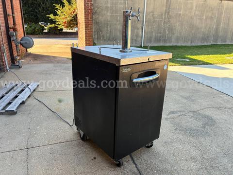 Norlake DD24 Keg Cooler with Tap - on wheels