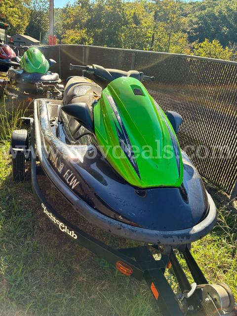 STX-15F JET SKI2 PARTS ONLY BLACK AND GREEN