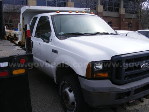 2006 Ford F-350 SD XL SuperCab Long Bed 4WD DRW