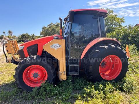 2016 Kubota M5111 with rear and side mowing decks