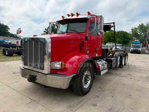 2014 Peterbilt 365 Tri/A Roll Off Truck