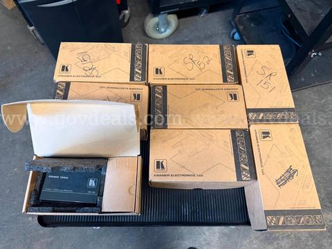 Lot 8x of Kramer TP-10 Audio Video Line Receivers