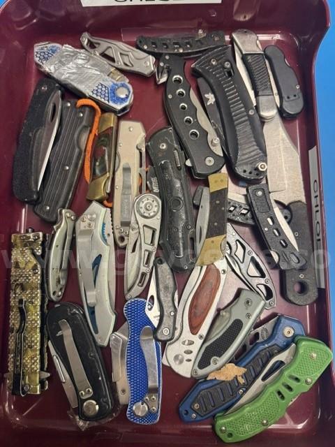 APPROX 25 ASSORTED KNIFES