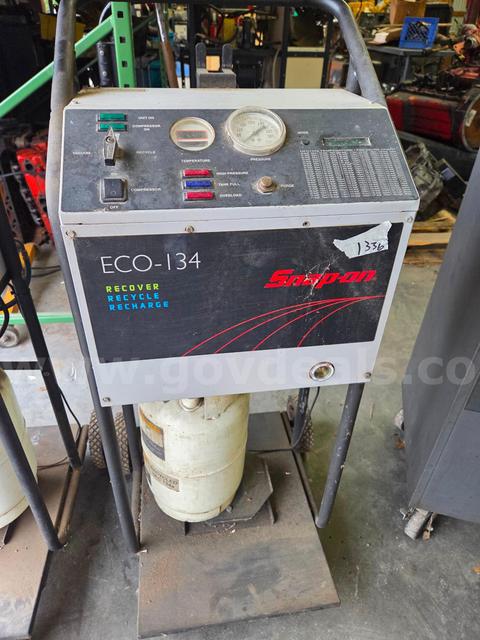 Snap-On ECO-134 Air Conditioning Service Machine (MODEL: EEAC308)