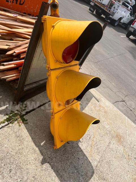 Eagle 3-Section Traffic Signal Head