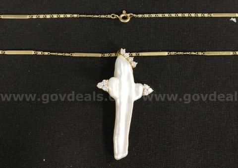 18k Yellow Gold Snail Chain Necklace with Pearl and Diamond Pendant, 14.9 Grams