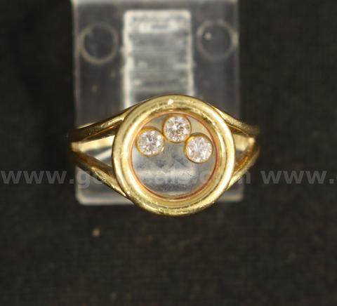 18K Yellow Gold Ring With 3 Clear Stones, 4.6 Grams
