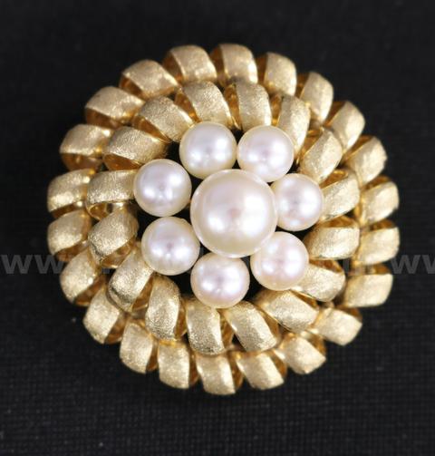 14K Yellow Gold Swirl/Ribbon Design Brooch With Pearls, 11.4 Grams