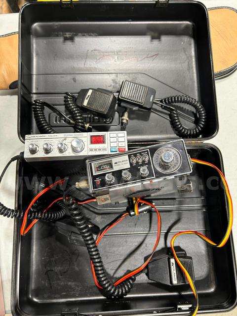 LOT OF 2 CB RADIOS