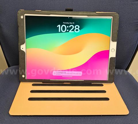 Apple iPad Pro (12.9", 2nd Generation, Wi-Fi)