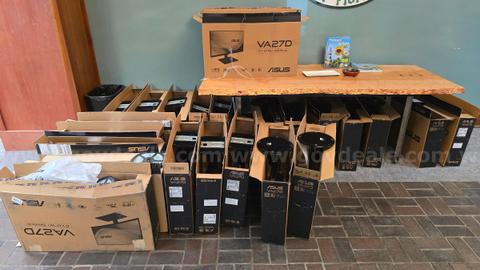 25 LED LCD Monitors in good shape. 24 and 27 inch. LOCAL PICKUP ONLY.