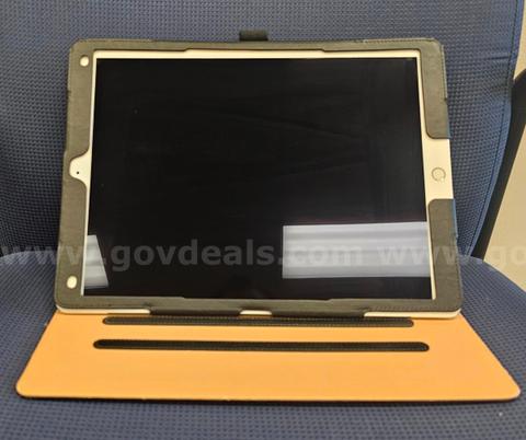 Apple iPad Pro (12.9", 2nd Generation, Wi-Fi)