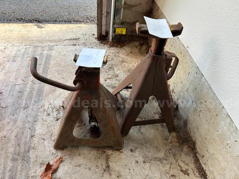 2 Jack Stands