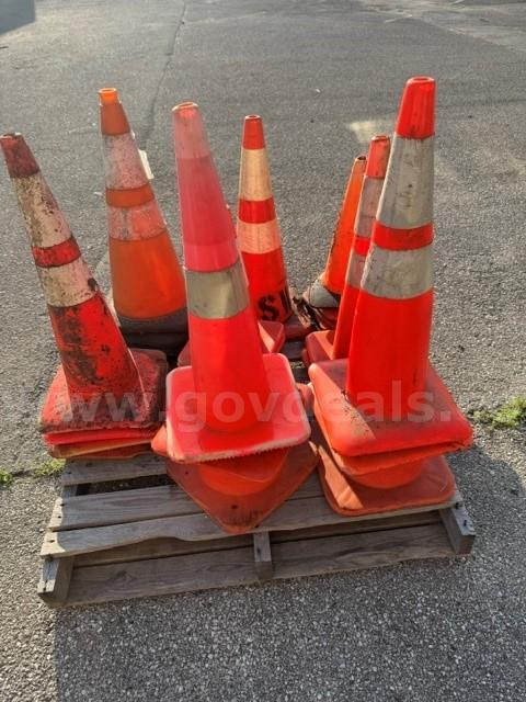 APPROX 25 SAFETY CONES ASSORTED SIZES