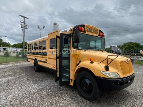 2006 International  Handicap Bus With Working Lift #0206