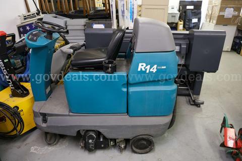 Ride-on Carpet Maintainer