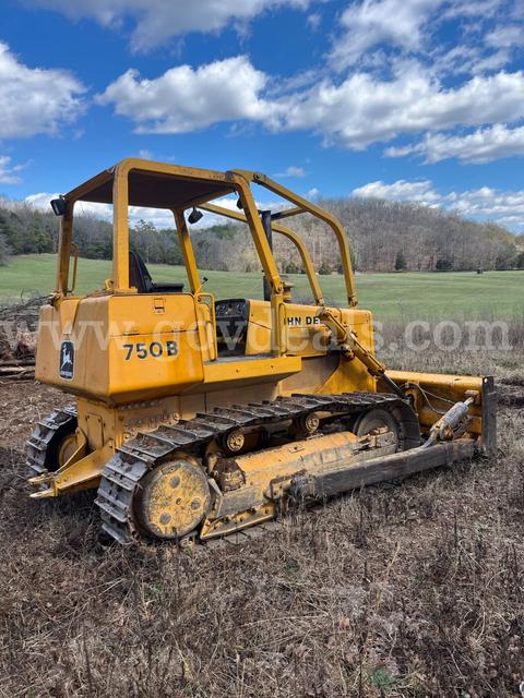 john deere 750B dozer