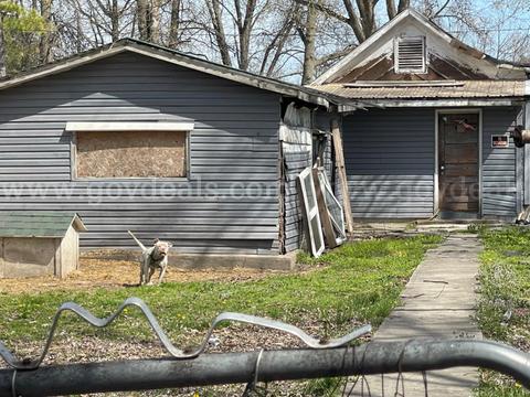 Affordable Investment Opportunity! 215 S Walnut St., Du Quoin, IL 62832 – Only $4,350!