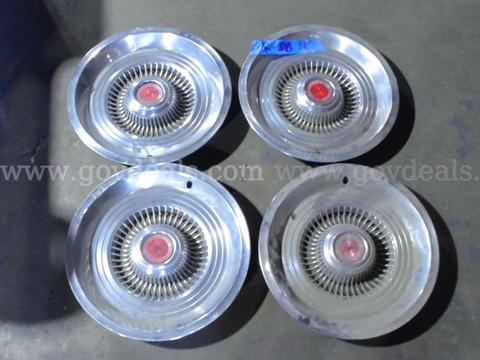 Vintage 14 inch Ford wheel hubcap