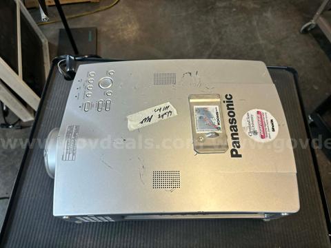 Panasonic PT-L785U LCD Projector