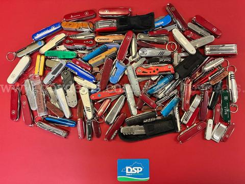 15.8 Pound Lot of Various Swiss Style Knives/PRE-OWNED/DS18490/98689/TSA
