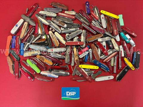 16 Pound Lot of Various Swiss Style Knives/PRE-OWNED/DS18502/98755/TSA