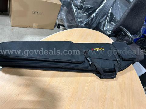 Soft-side gun case. Starting bid $5.00