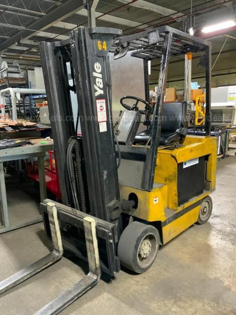 Yale ERC050ZFN48SE082EE 5000lb 5K Max Lift Electric Battery Operated Forklift