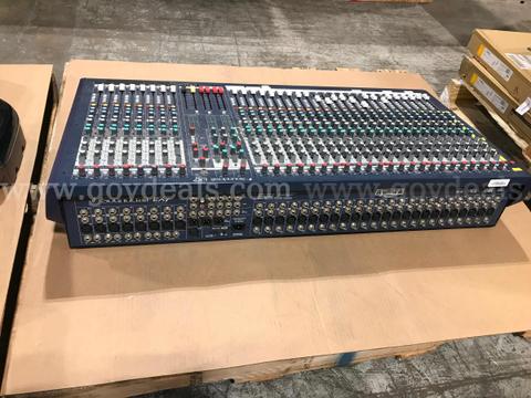 SOUNDCRAFT 11  LX7 32 CHANNEL MIXING CONSOLE
