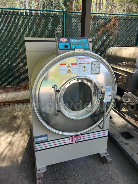 2003 MILNOR COMMERICAL WASHER MACHINE