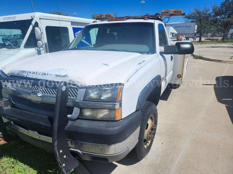 2004 Chevrolet Silverado 3500 4WD Utility Body with compressor and bumper sling