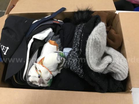 1 Lot of Women Scarfs and Winter Caps