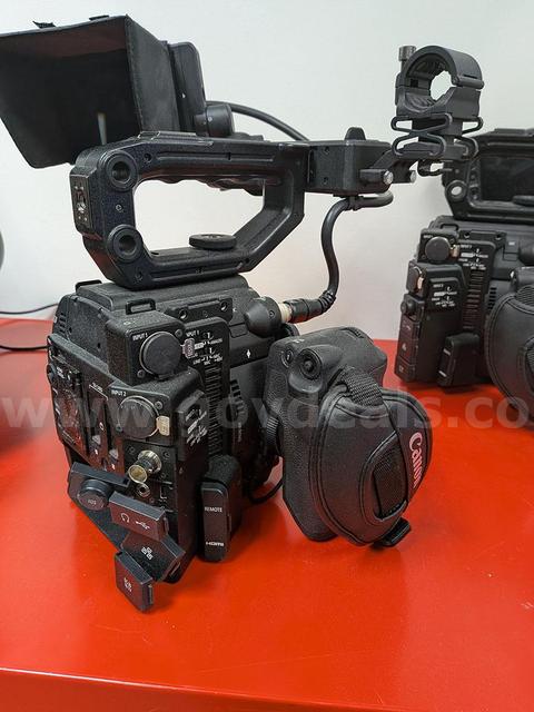 CANON C200B VIDEO CAMERA NO LENS