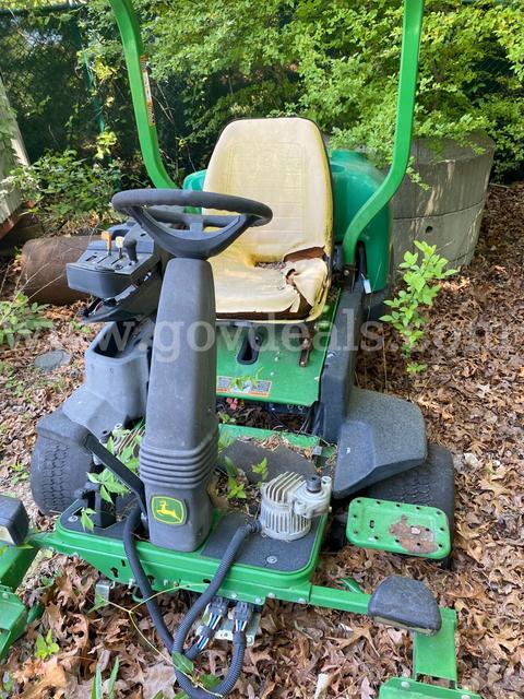 John Deere 2500E Hybrid Riding Greens Mower - For Parts